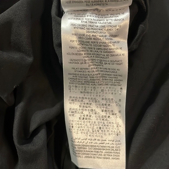 Guess Men’s Super Slim Fit Barcode Mystery Logo Tee Size Small - Picture 11 of 16